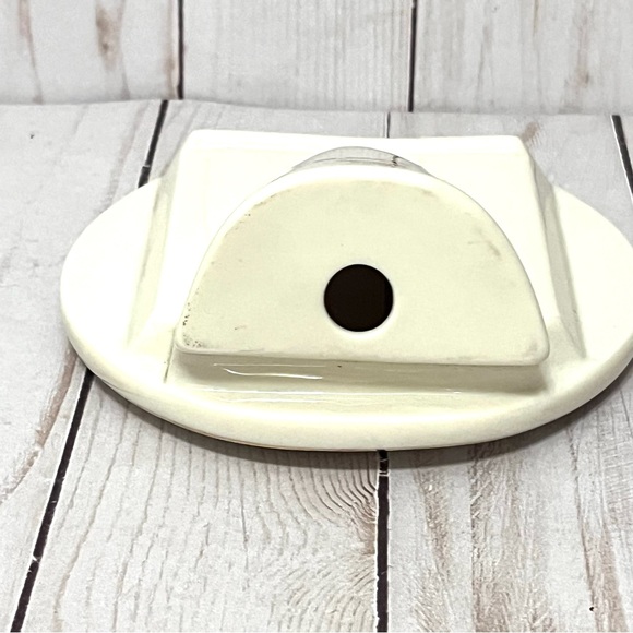 Lenox Ivory Porcelain Round Picture Frame with Gold Trim - Picture 4 of 7